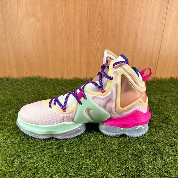 Nike LeBron 19 Valentine\'s Day Basketball Shoes DH8459-900 Men\'s Size 10.5 main image 5